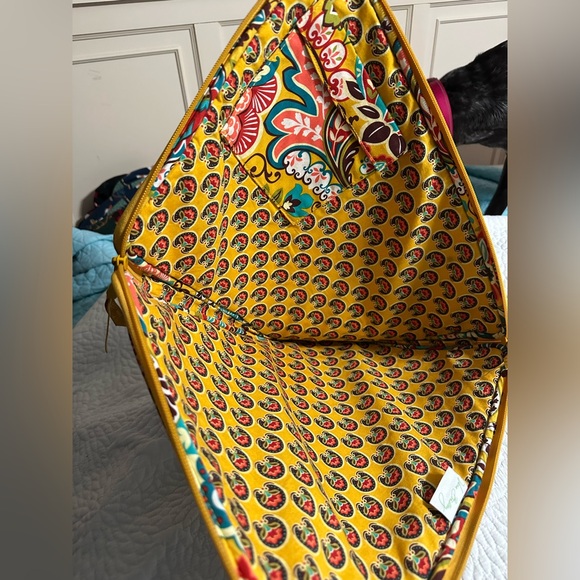 Vera Bradley Laptop Sleeve Provençal Pattern
Soft Shell. 17” x 12” x 1” - Picture 3 of 3